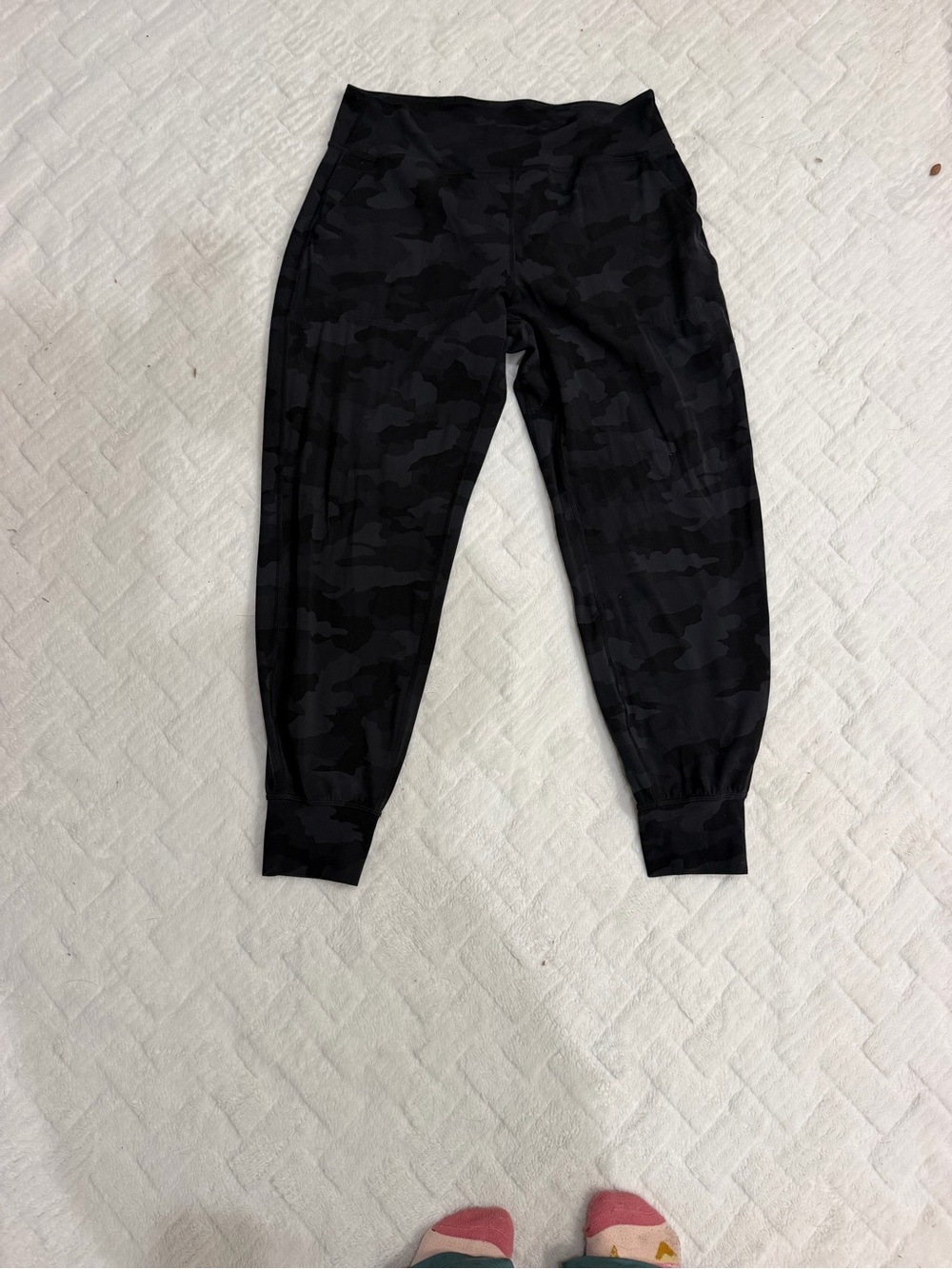 Women’s LuLulemon Black Camo Jogger Pants